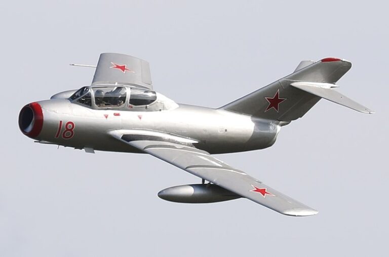 Mikoyan-Gurevich MiG-15 - WW2 Russian Aircraft & Warplanes