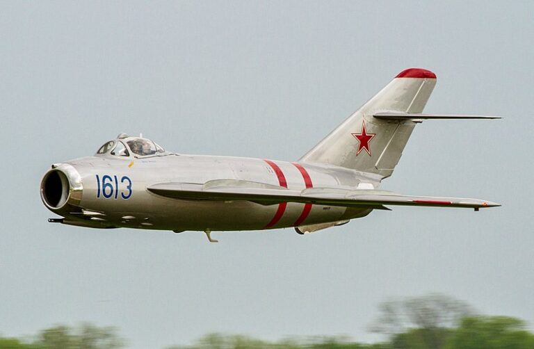 Mikoyan-Gurevich MiG-17 - WW2 Russian Aircraft & Warplanes